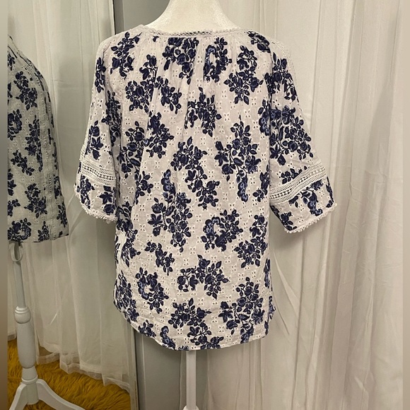 Embroidered blue and white tahari‎ - Picture 7 of 7